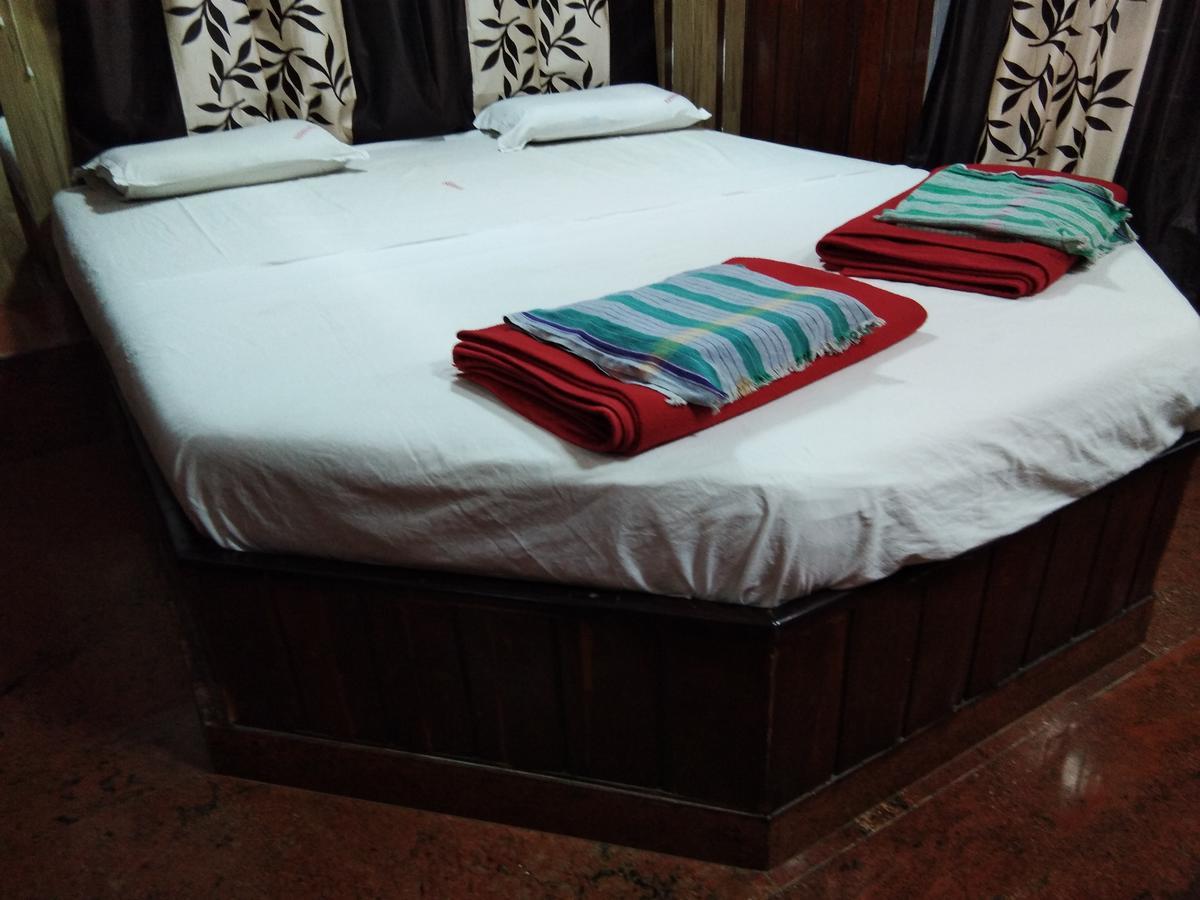 Hotel Sanman Lodge 希莫加 外观 照片